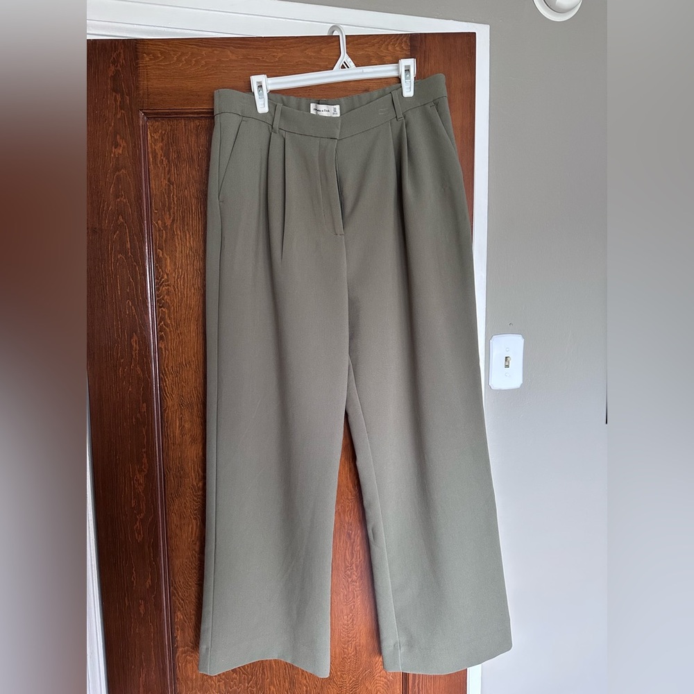 Abercrombie & Fitch Sloane Tailored Wide Leg Pant